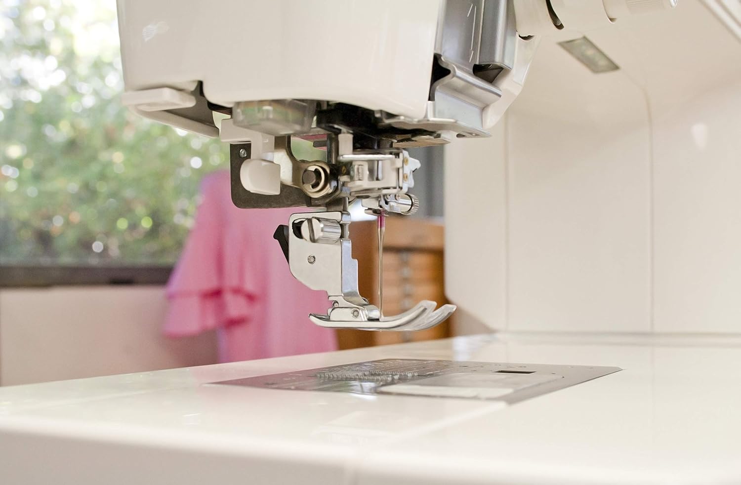 Elna Excellence 720 Pro Quilting Sewing Machine with over 10" of Aluminum Flatbed Sewing Space, 200 built-in stitches, Over 40 Standard Accessories, including Extension Table