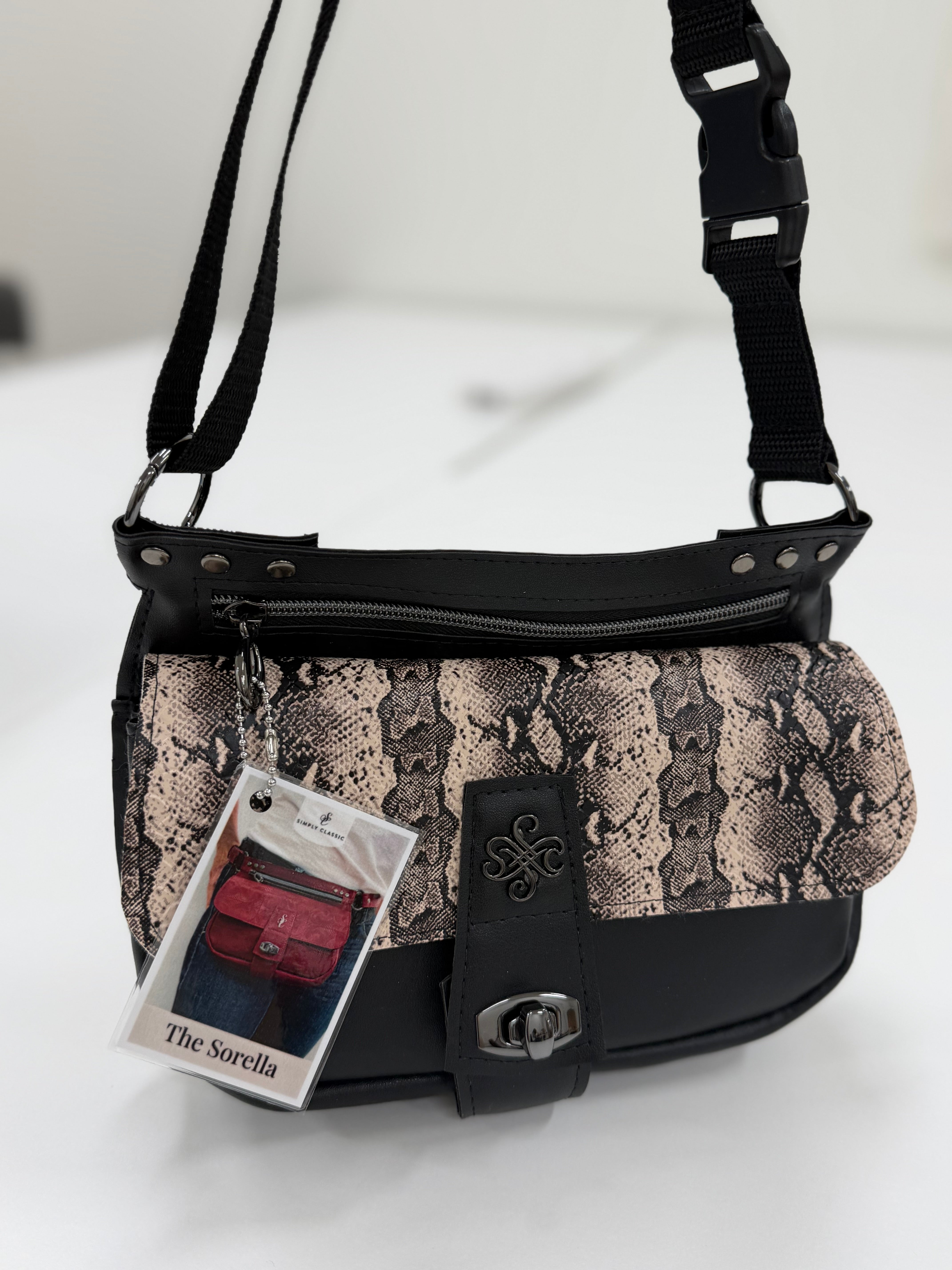 Sorella Hip Bag with Chris Murphy - Janome HD9 Sewing Machines Provided - Monday August 17
