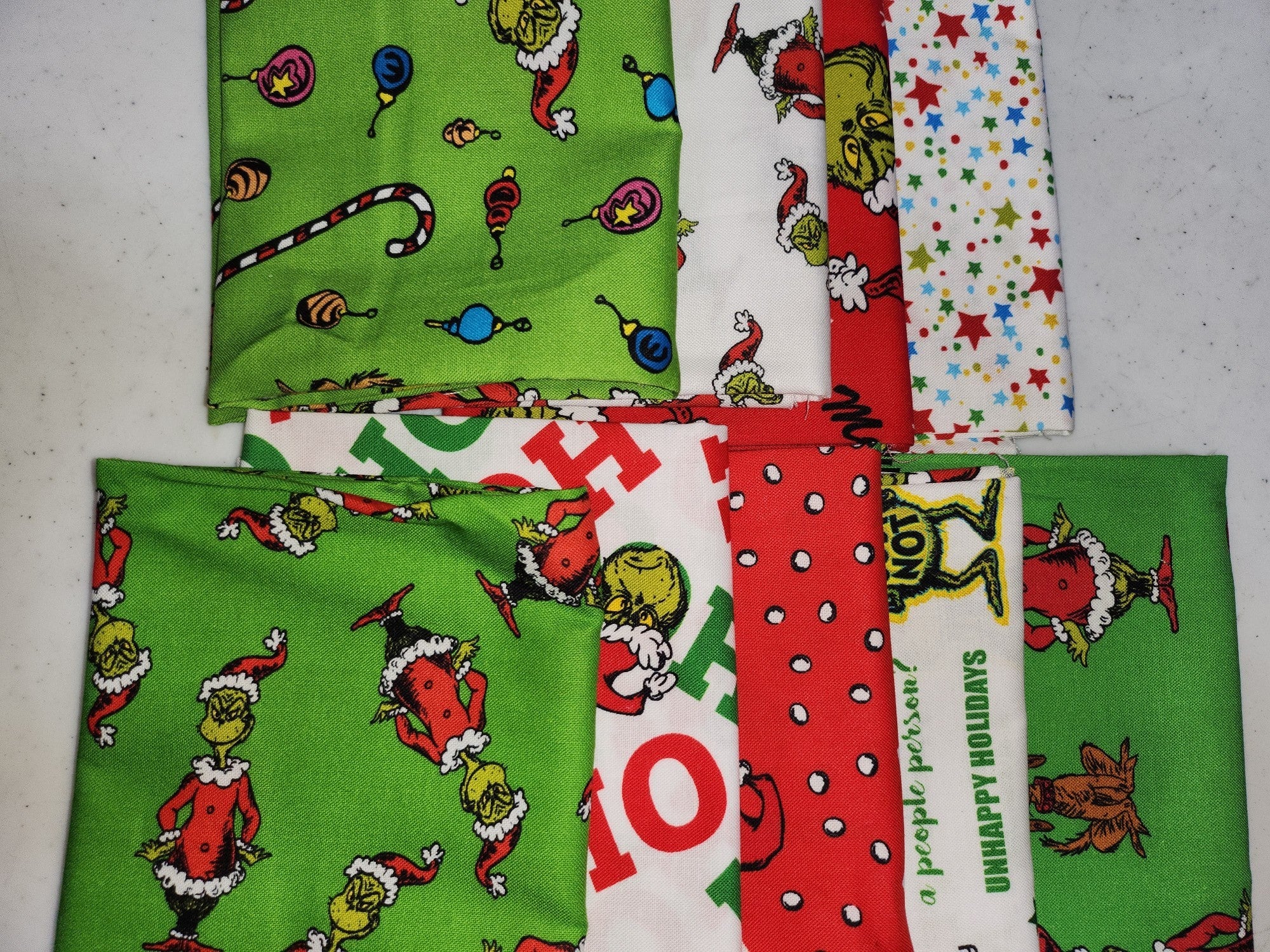 How The Grinch Stole Christmas 9 Fat Quarter Bundle - CaliQuiltCo